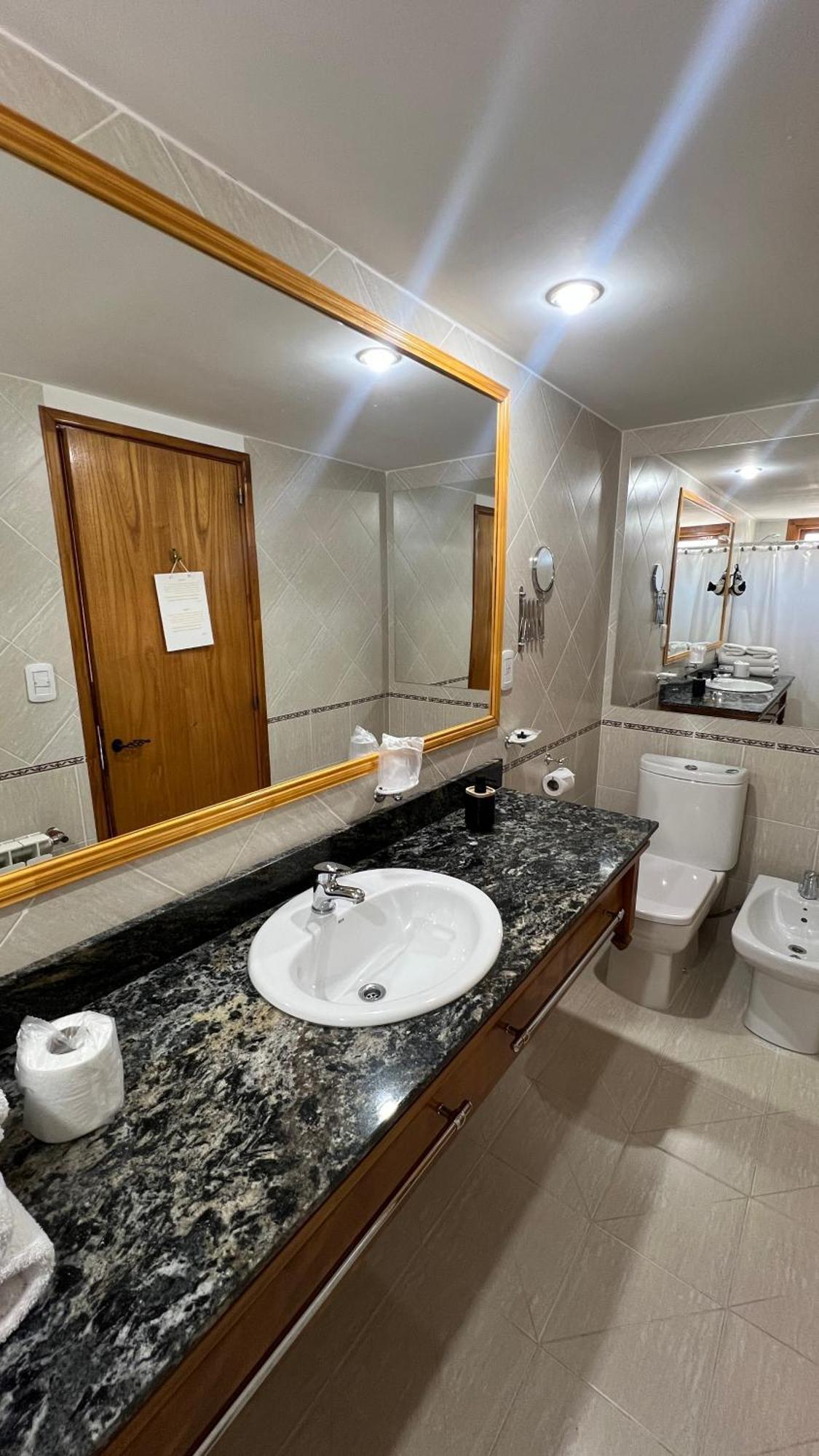 Hotel Y Cabanas Casa De Piedra Trevelín Luaran gambar